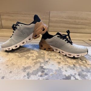 On Running Women’s sneaker size 6